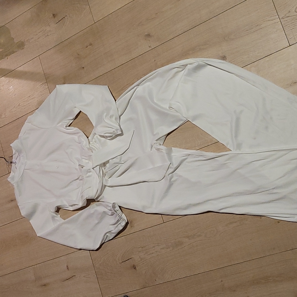 3/$60- Classy Full-length, straight legged Pantsuit. NWOT...